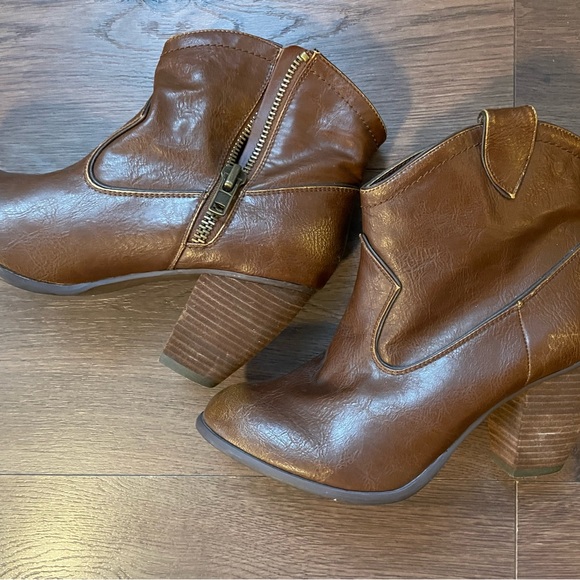 NOT RATED. HEELED ANKLE BOOTIES! SIZE 9 - Picture 4 of 11